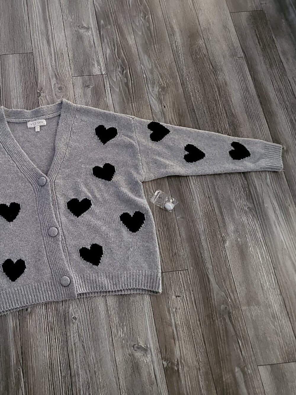 Wild Skye Gray Oversized Heart Cardigan Knit Button Up Sweater Medium NWOT - Picture 8 of 12